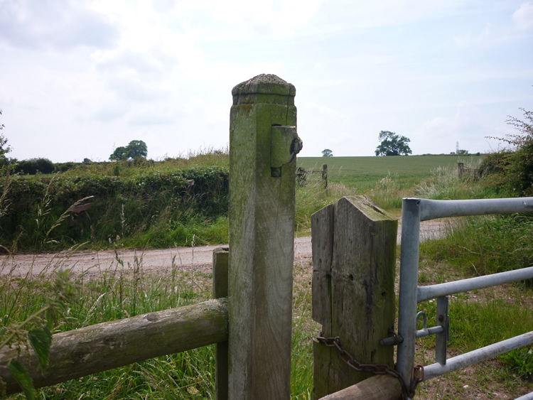Photograph: 2009: Broken sign